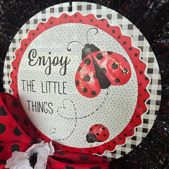 Ladybug Petal Wreath - Picture 5 of 6
